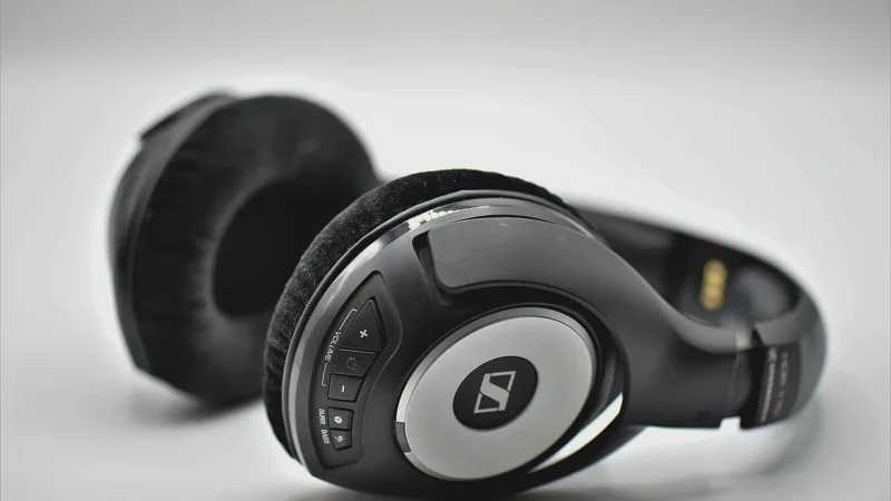 Tourya Tm 061 Wireless Bluetooth 5.0 Headphones With Mic 3D Stereo Foldable Gaming Headset- Silver